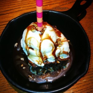 brownie con helado