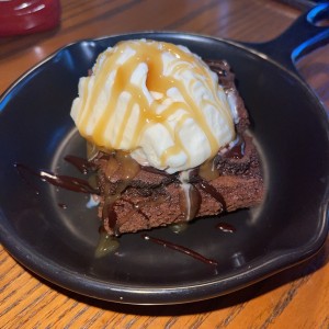 Browni con helado