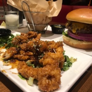 hambuguer y sesame chicken fingers
