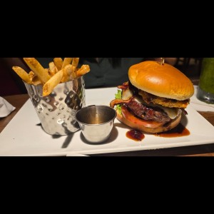 FRIDAYS SIGNATURE WHISKEY-GLAZED BURGER