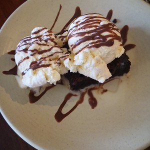Brownie con helados 