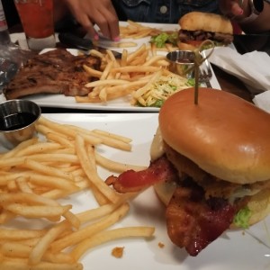 Hamburguesa Texana y cosillas