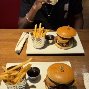 FRIDAYS SIGNATURE WHISKEY-GLAZED BURGER