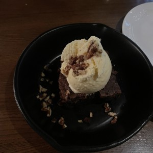 Brownie con helado