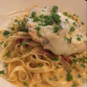 Pasta con pepperoni y pollo