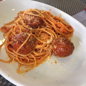Espagueti con albondigas