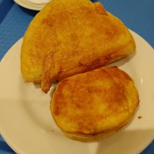 Empanada de Carne y Pastelito de Carne