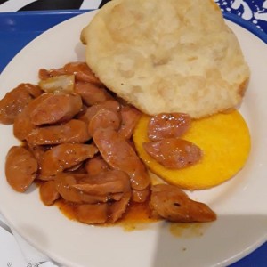 Hojaldre, Tortilla y Salchichas Guisadas