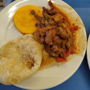 Bistec picado con tortilla y Hojaldre
