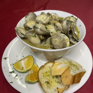 Almejas al ajillo