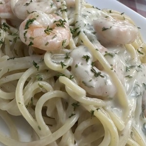Espagueti con camoromes en Salsa Blanca