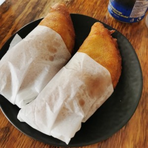 Empanada de pollo y mechada