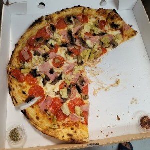 Pizzas Rojas - Capricciosa con extra peperoni
