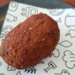 Arancino (Croquetas de arroz frito rellena)