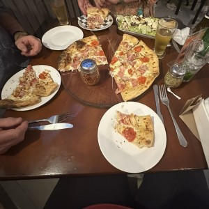 Pizzas Rojas - Carnívora