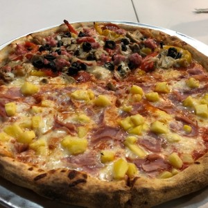 pizza mitad hawaiana y combiacion