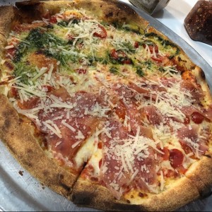 pizza combinacion italiana y pesto