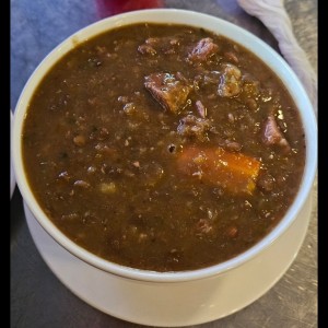 Sopa de lentejas con carne