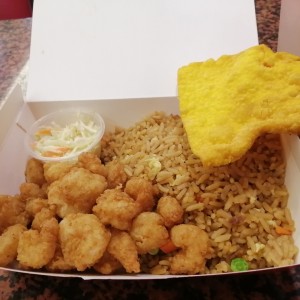 clan de arroz frito y camarones