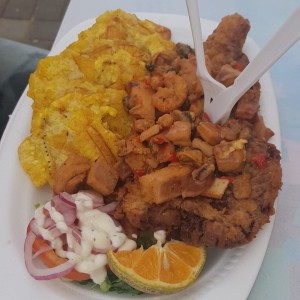 filete de pescado con mixto de mariscos