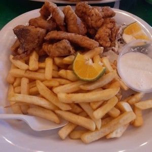Deditos  de Pescado con Papas Fritas 