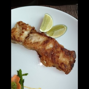 Mar - Corvina al ajillo, salsa aparte