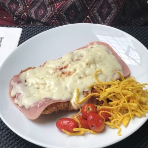 Milanesa de res a la napolitana