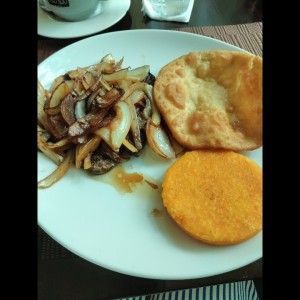 Higado de Res Encebollado