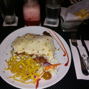 Milanesa de res a la napolitana