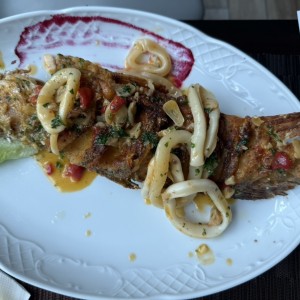 Pargo relleno de camarones al horno