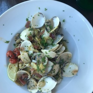 almejas con alcachofas