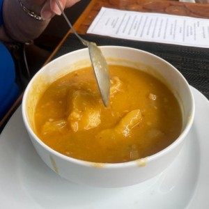 sopa patas de cerdo