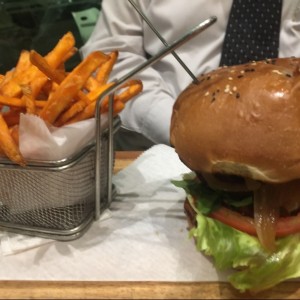 hamburguesa ron abuelo con camote