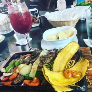 Carne troceada con vegetales