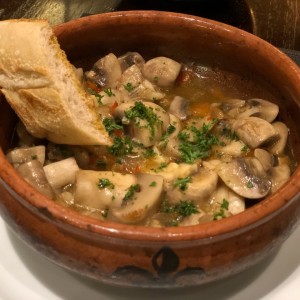 Cazuela de Hongos