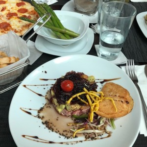 Tuna Tartar con esparragos