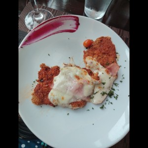 Milanesa de filete de res a la napolitana