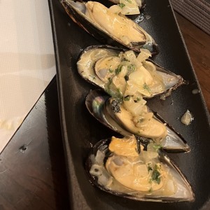 Mejillones flameados al Ron abuelo