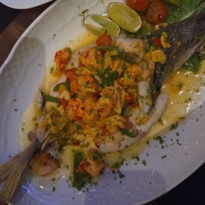 Pargo relleno de camarones al horno