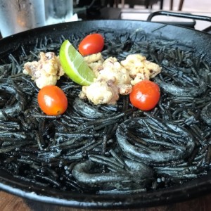 Fideua de Calamar en su Tinta