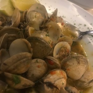 Almejas al ajillo