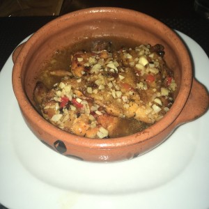 Pollo al ajillo