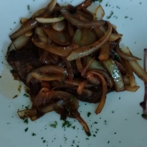 Higado de Res Encebollado