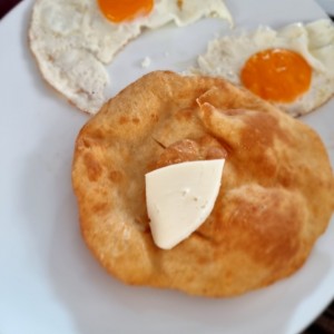 huevos con hojaldres