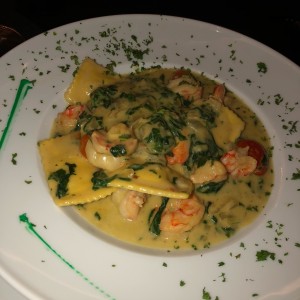 ravioli con camarones