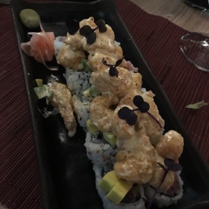 rolls con tope de langostinos picante con sabor a citricos