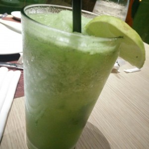 limonada con hierba buena