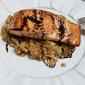 salmon con risotto de lentejas
