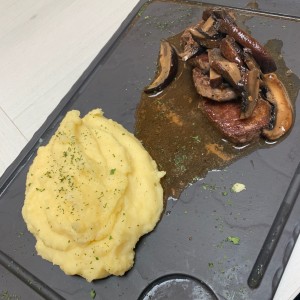 Lomo de Res en salasa portobello