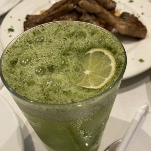 Limonada con hierba buena
